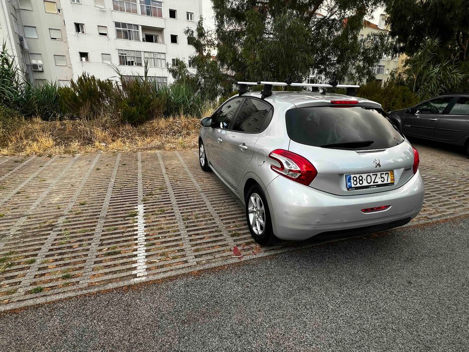 Peugeot 208 Active 1.2 VTi (2014) – Bem estimado