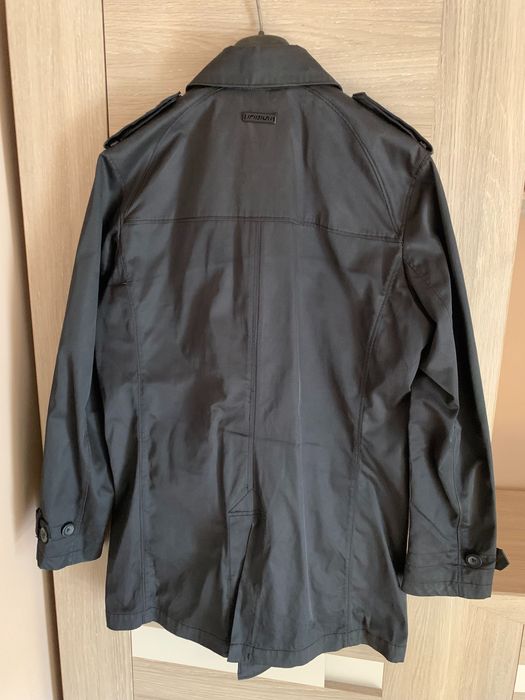 Płaszcz wiosenno-letni męski czarny.