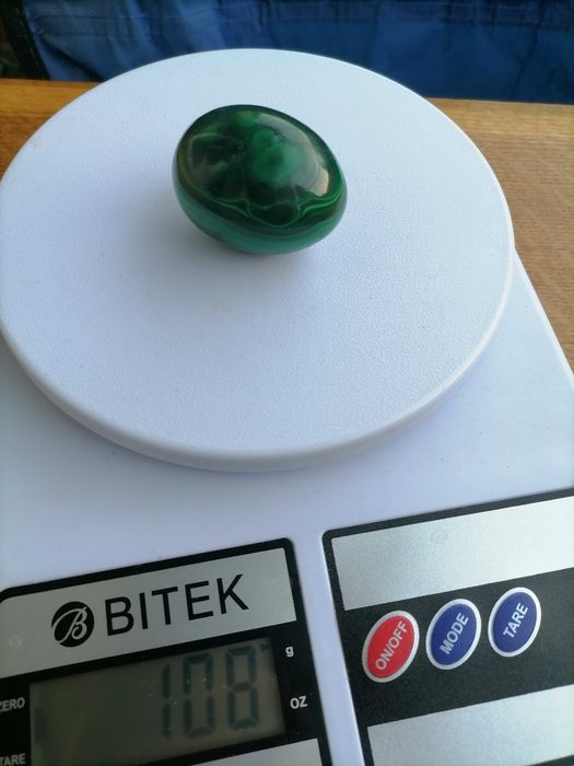Вироби з цільного малахіту у вигляді яйця , малахіт