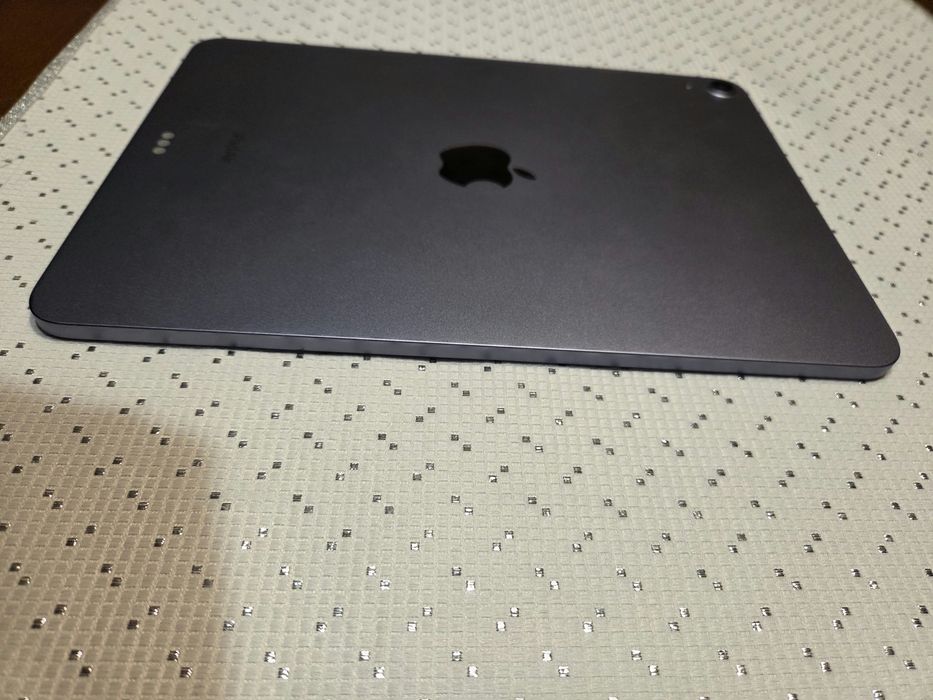 iPad Air 5. generacji 64 GB + etui + NOWY rysik