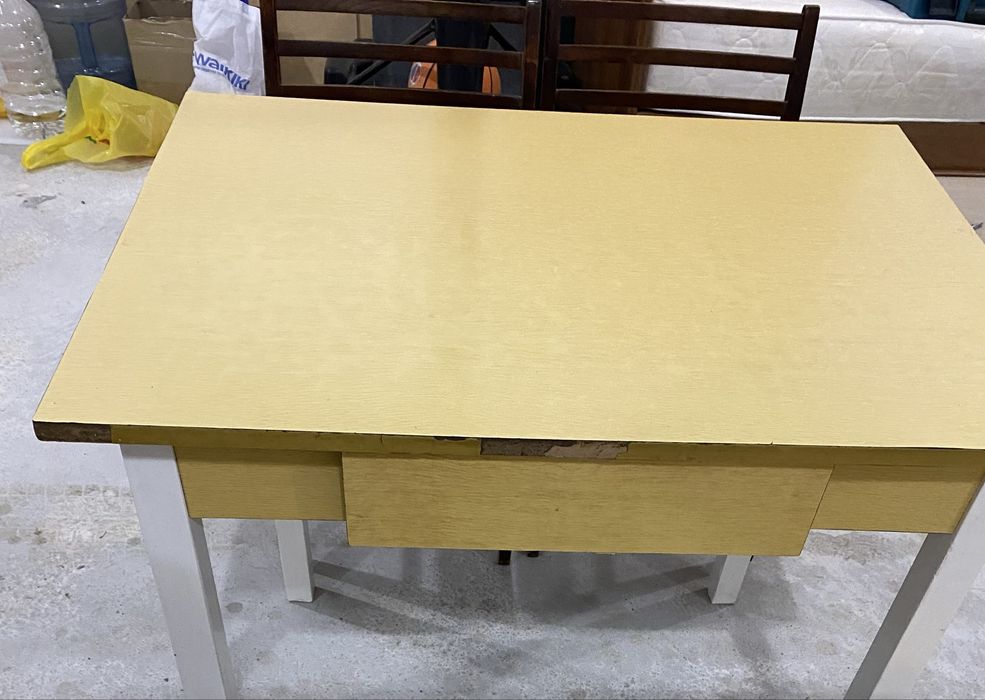 Стіл кухонний два стільця