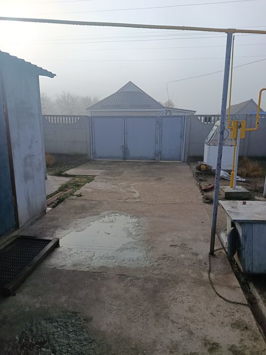 Продам будинок  смт.Комишуваха