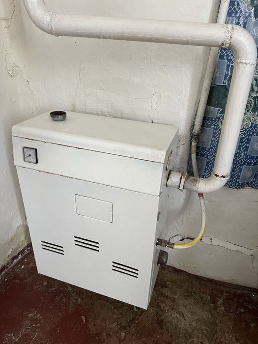 Продам будинок, поруч школа, магазини, зупинка, газ є, м.Жашків, город