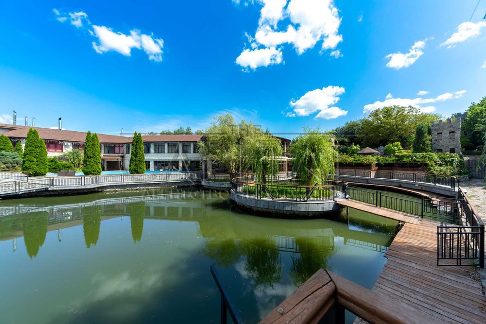 Ексклюзивна  VIP Резиденція свій парк, озеро, Обухівський район