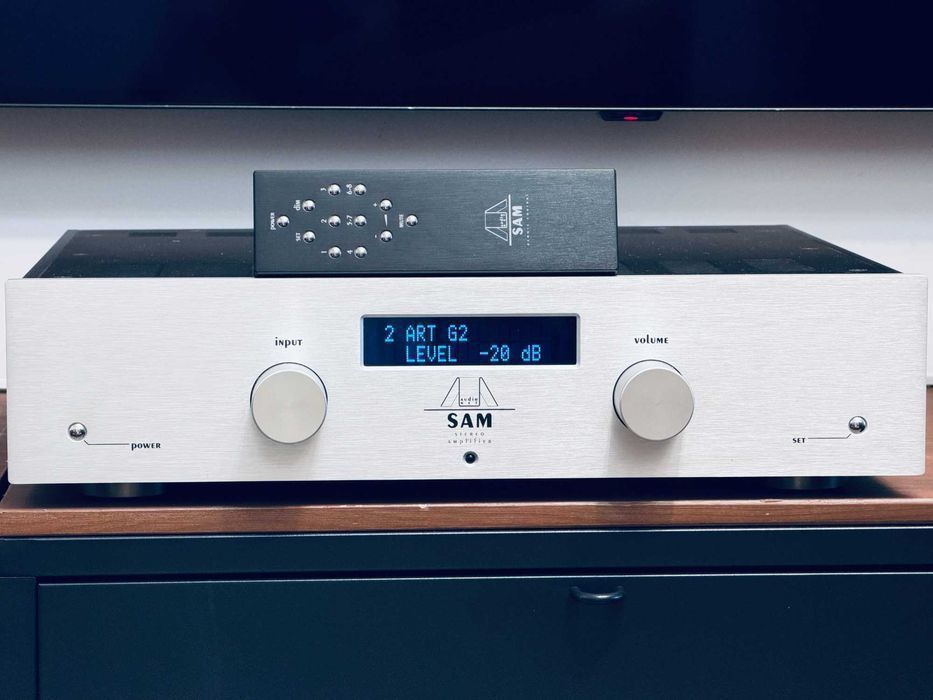 Audionet SAM V2 — немецкий Hi-End из Бохума, Stereophile не нашёл минусов ℹ️ 110 Вт, демпфинг >1000, полоса до 500 кГц, клеммы WBT | 9 из 10, коробка