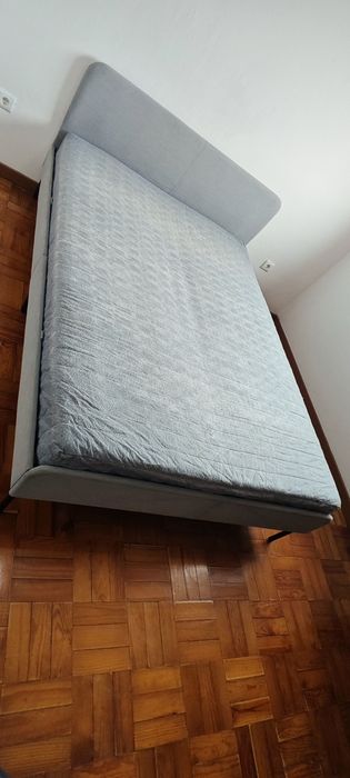 Cama de casal com colchão e estrado