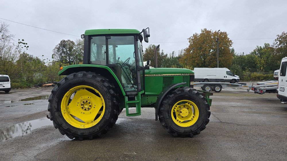 Свіжопривезений трактор Джон дір