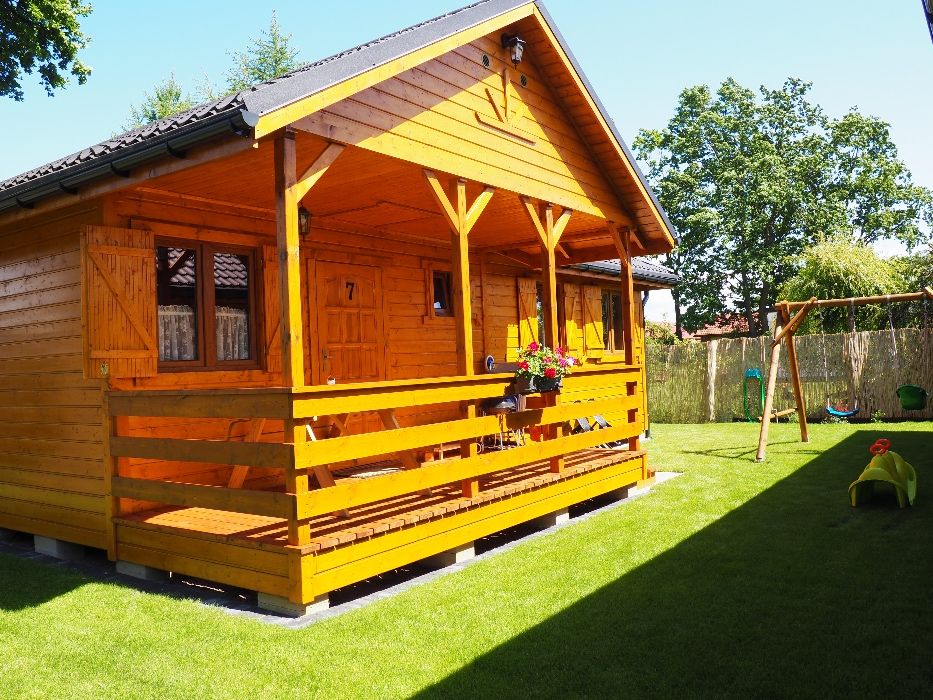 .Domki pod dębami nad morzem