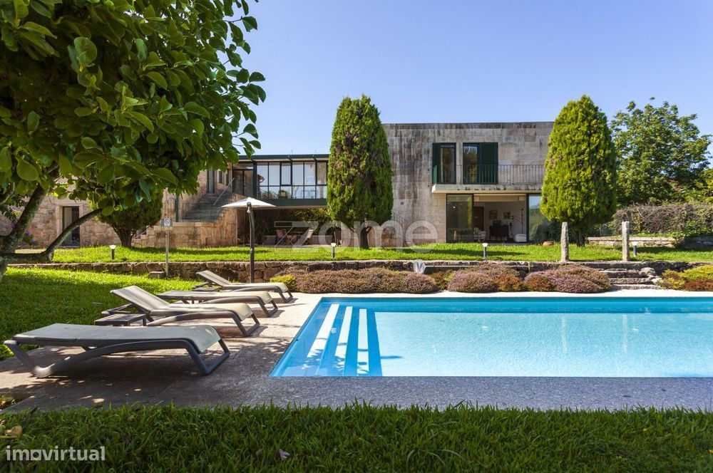 Moradia T5 Renovada com Piscina e Jardim, em Viana do Castelo