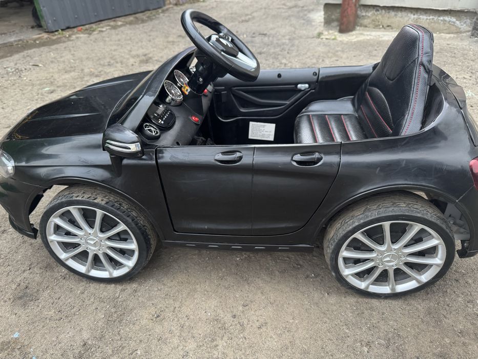 Електро автомобіль дитячий в чудовому стані