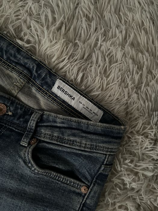 Жіночі Джинси на низькій посадці bootcut Bershka