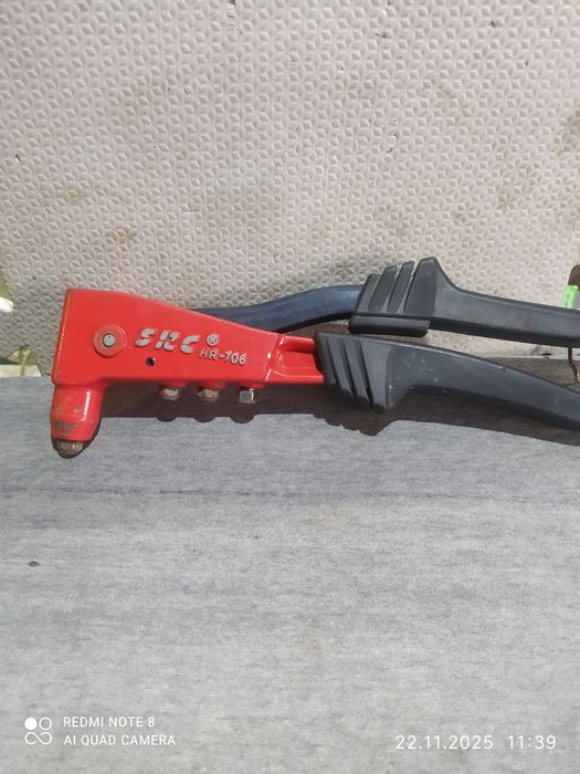 Клепочник пистолет для заклёпок!  В отличном состоянии!