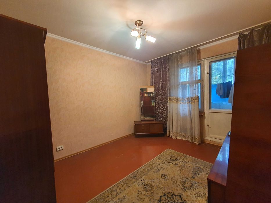 Продам двокімнатну квартиру Харківське шосе 146