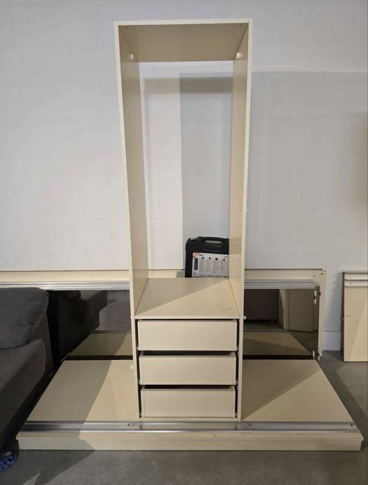 Roupeiro/guarda roupa
