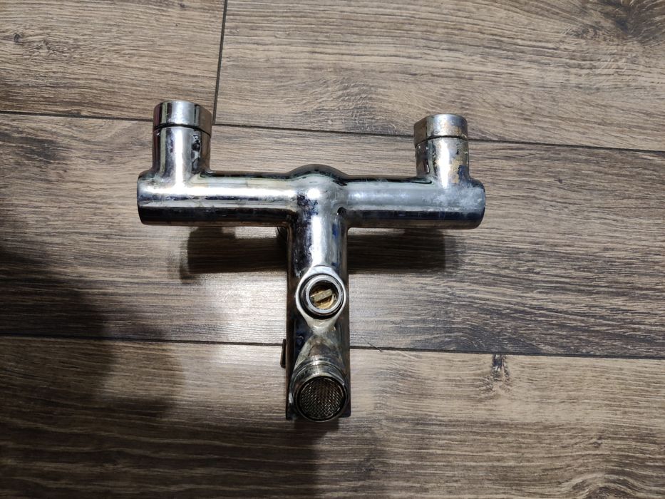 Продам змішувач кран для ванни