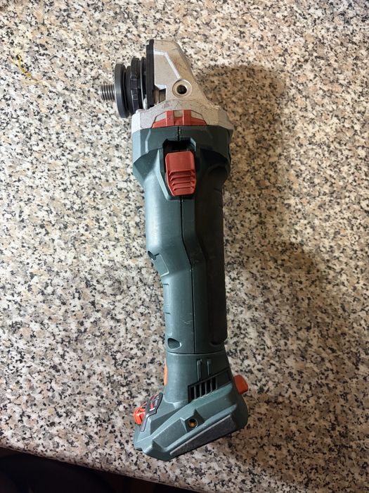 Продам аккумуляторную болгарку Metabo WVB 18 LTX BL 15-125 Quick