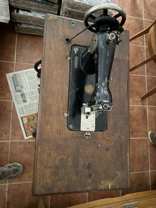 Maquina de costura a pedal