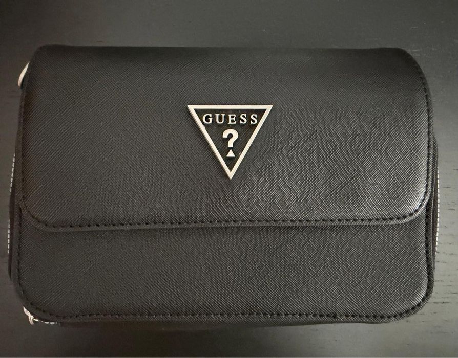 Bolsa Guess Preta com Alça Ajustável