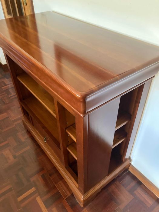 Móvel em cerejeira maciça