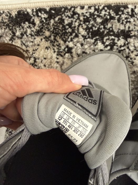 Adidas кросівки