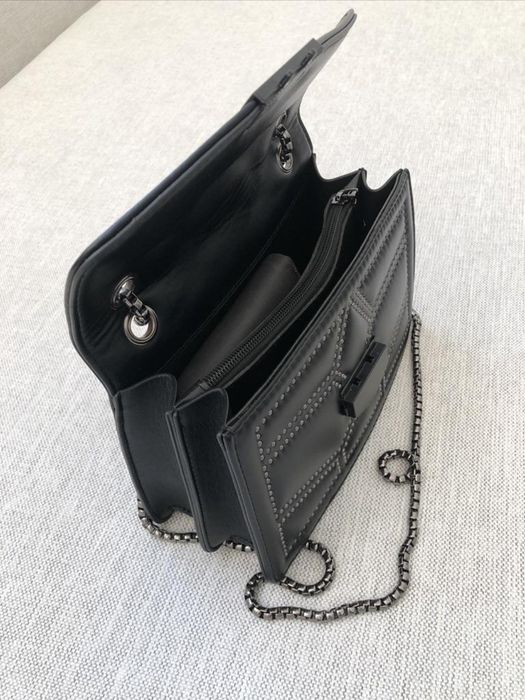 Продам чорну сумочку