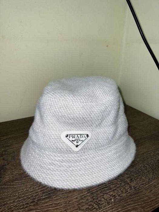 Стильна Панама Prada пухнаста