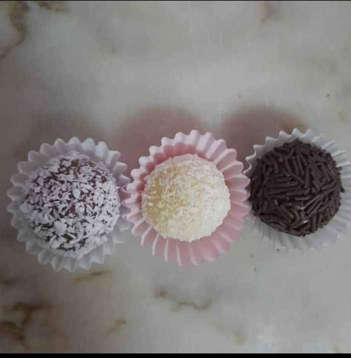 Doces caseiros e salgados
