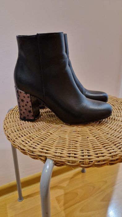 Buty za kostkę na słupku