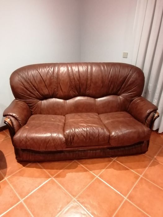 Sofás em pele (usados em bom estado)