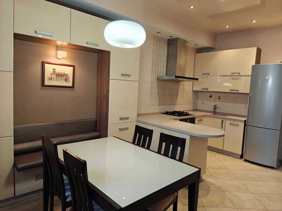 Продаж 3 кім. квартири. 92м2 стеля3м. Індив. опл. Новобуд. Поділ№17239