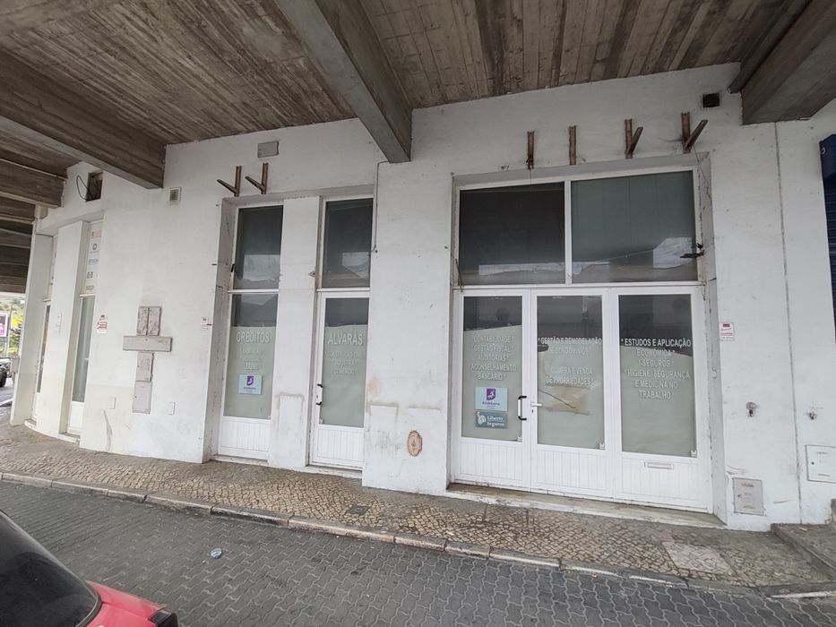 Vende-se ou arrenda-se espaço comercial 200m2