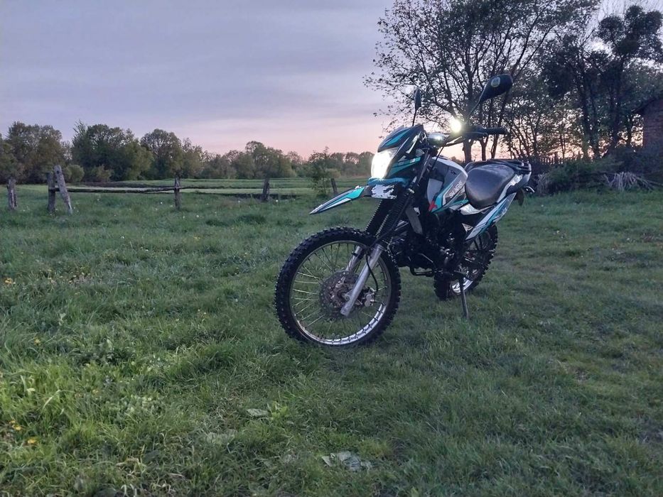 Продам мотоцикл  shnerau 200 6c