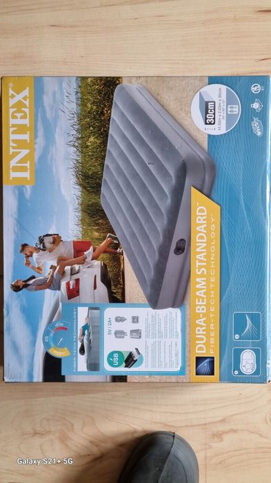 Materac  dwuosobowy pompowany przez USB