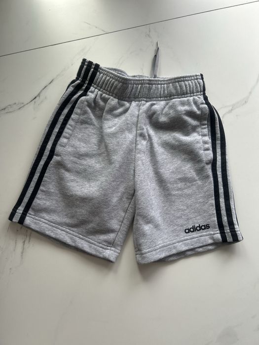 Świetne spodenki chłopięce, bawełna-9-10 lat-Adidas