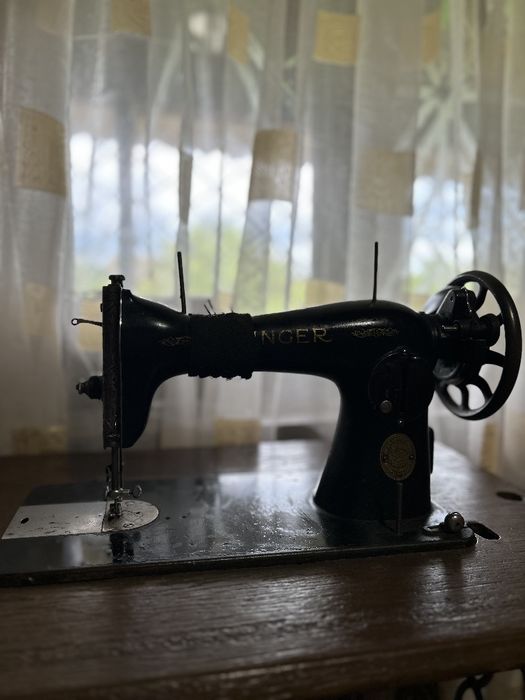Продам швейну машинку singer  оригінал