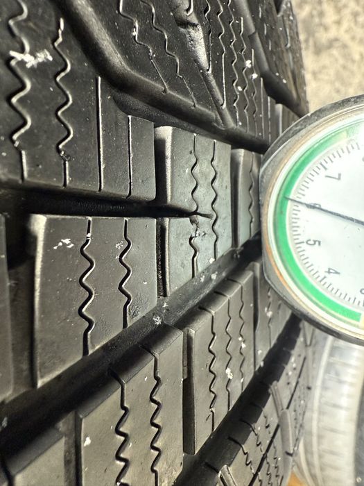 Зимові шини 235/45 R18 Hankook Winter Icept Evo 2 2шт.