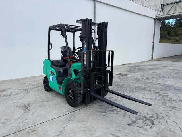 Empilhador Mitsubishi FD25N3 NOVO