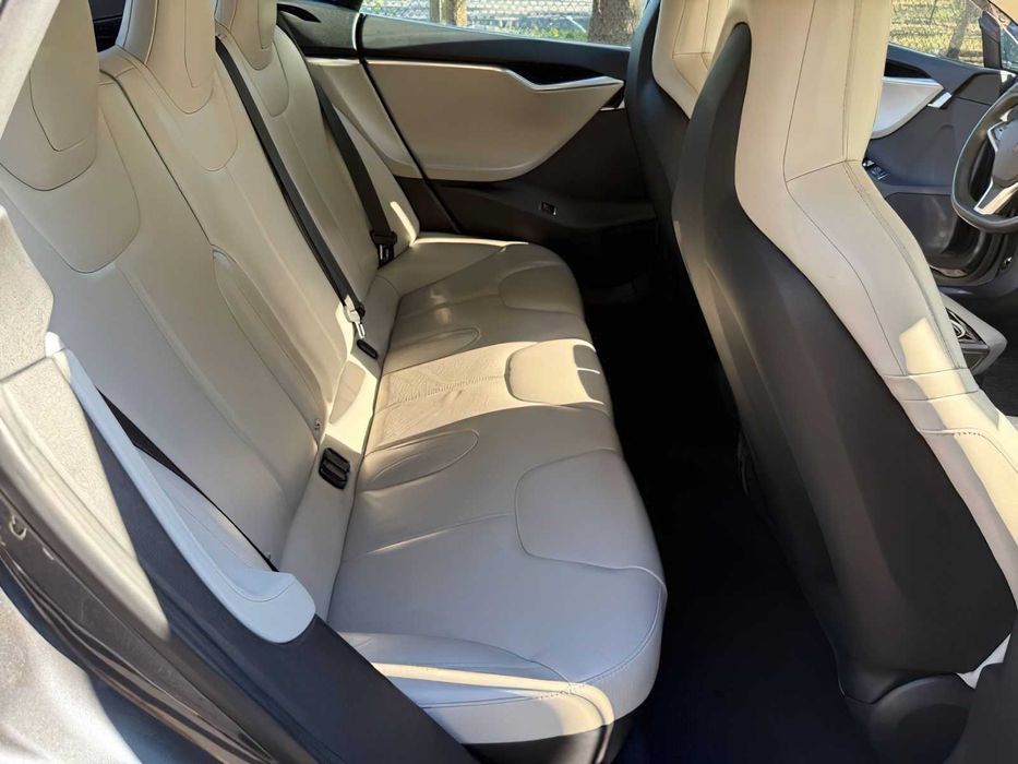 Tesla Model S 70D      2015