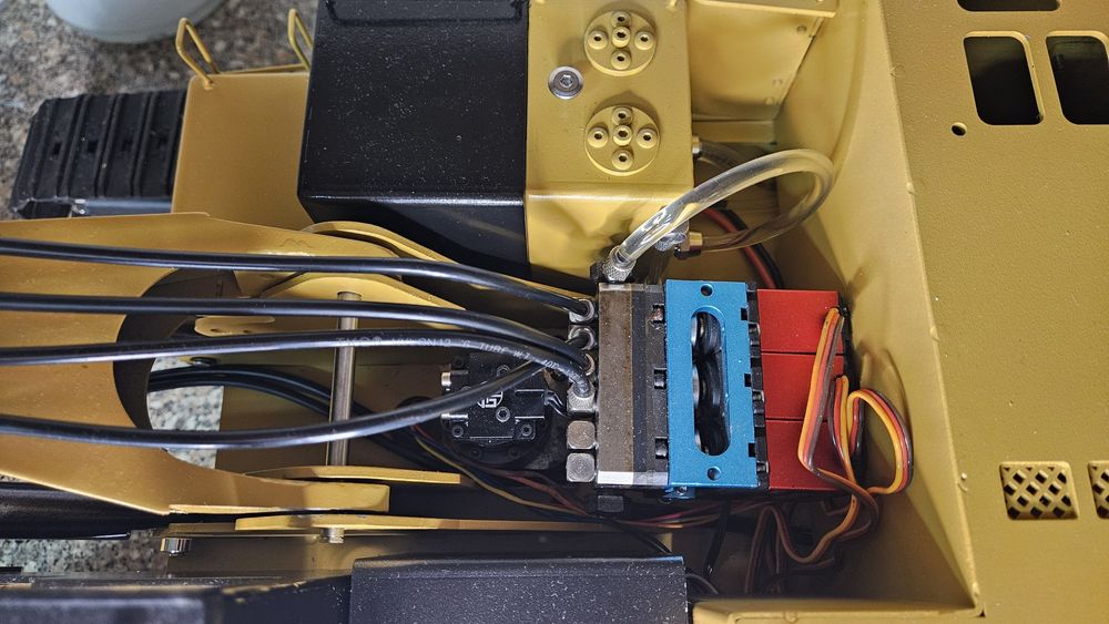 Giratória hidráulica 390F escala 1/14 - rádio control