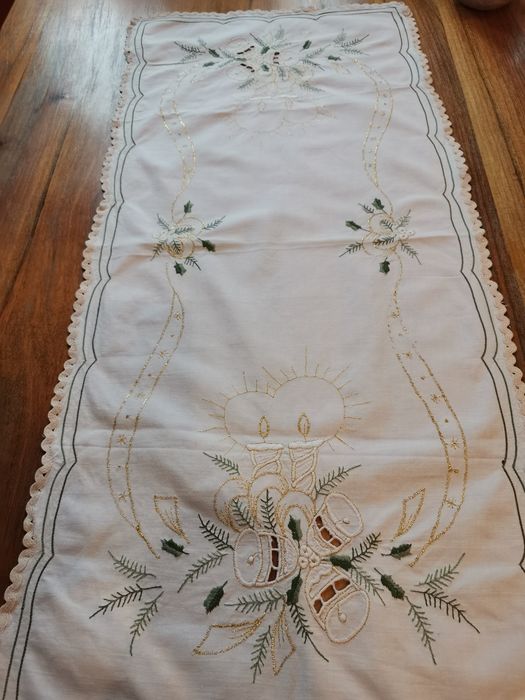 Świąteczny bieżnik na komodę, ławę, stół vintage, biały, 100 % bawełna