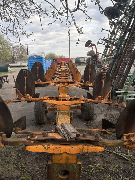 Плуг Хугард оборотний 9-ти корпусний