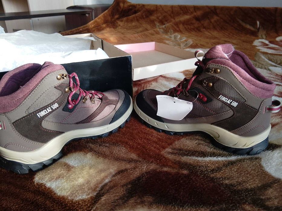 Продам нові кросівки.