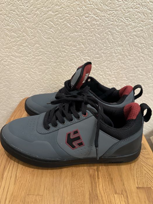 Кросівки - 41 розмір