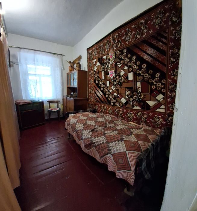 Дім у центрі с.Буки  Черкаської обл.