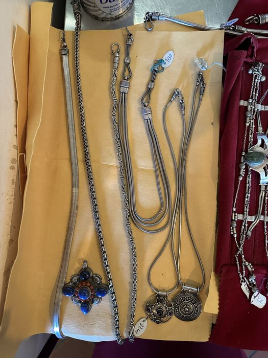 Pulseiras e fios em prata de lei 92.5 indianas e tailandesas.