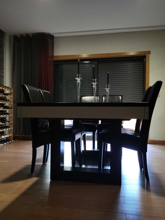 Mesa de Sala em madeira maciça Wengué e Cinza