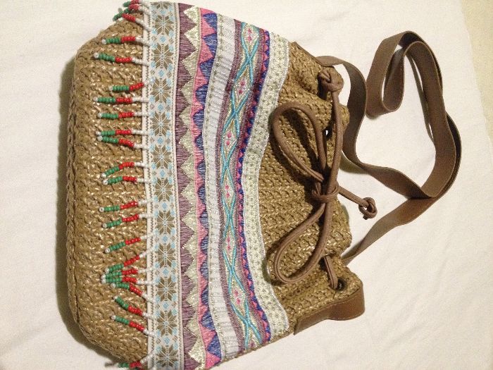 Malinha Ale-Hop com missangas oferta lenço novo