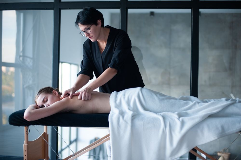 Масаж з  виїздом  додому 700 грн/1год (всі райони Києва)