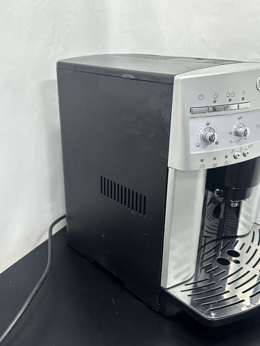 Кавоварка кофемашина Delonghi Magnifica  ESAM 3200.S