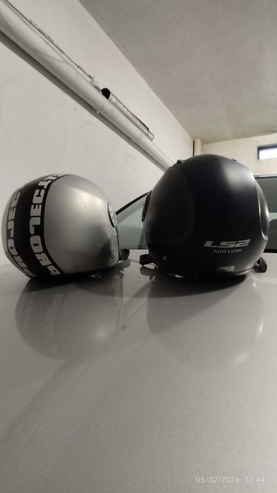Capacetes 2  para venda. 25,00€ cada.